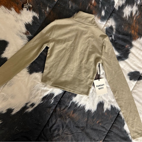 Sunday Best Cropped Pullover - Picture 2 of 3